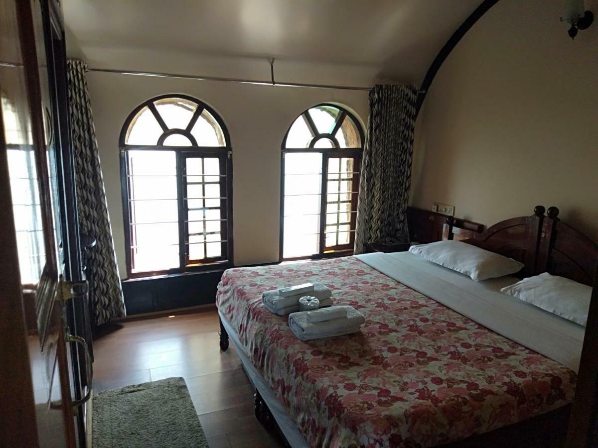 Aqua Jumbo Houseboats Hotel Kumarakom Buitenkant foto