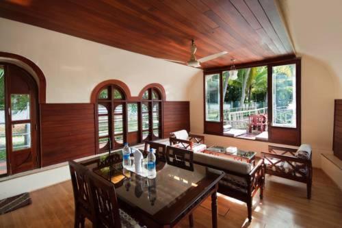 Aqua Jumbo Houseboats Hotel Kumarakom Buitenkant foto